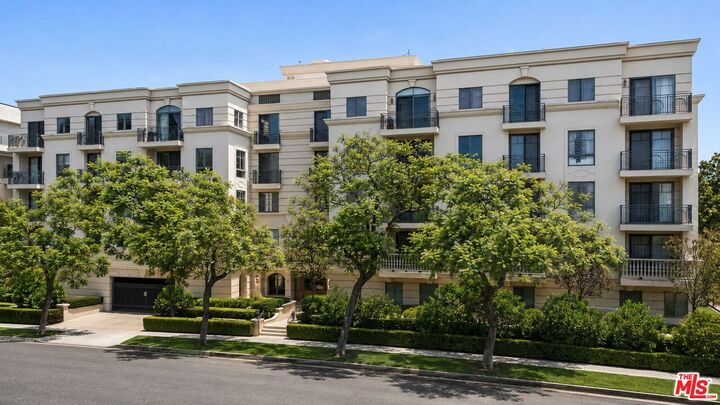 Property Photo:  430 N Oakhurst Dr, Unit Ph406  CA 90210 