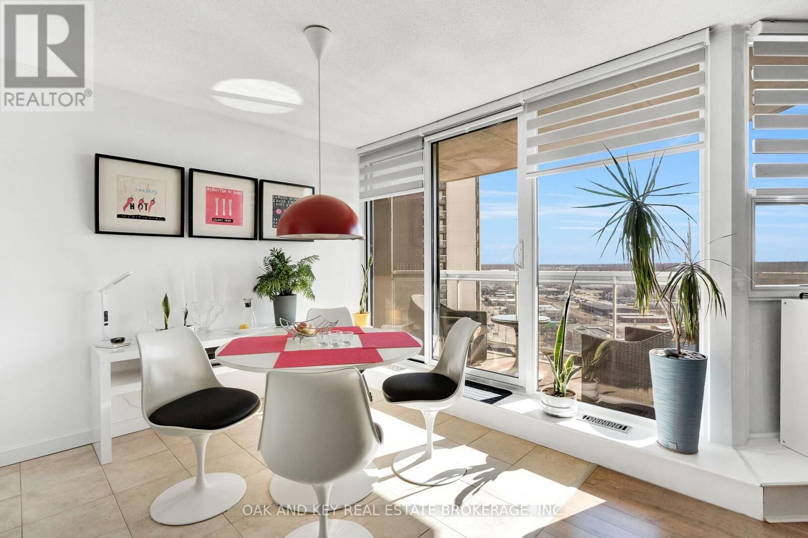 Property Photo: 323 Colborne Street 1805 ON N6B 3N8