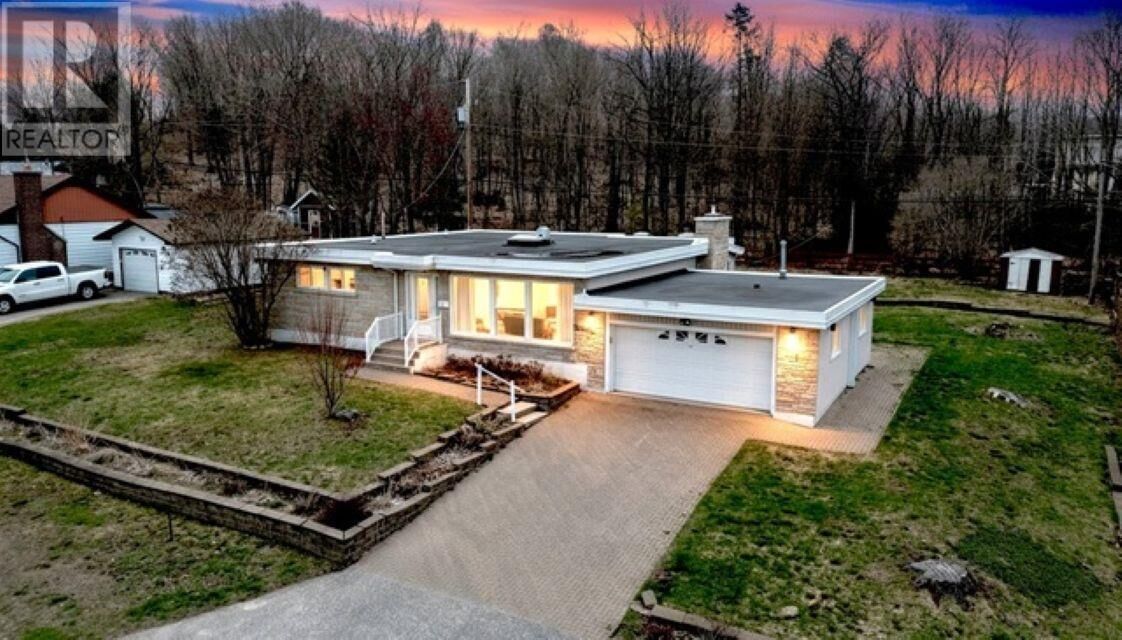 Property Photo: 25 Gillanders Rd ON P5A 1W4