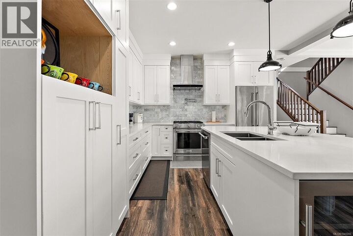Property Photo:  1040 Jenkins Avenue  BC V9B 2N7 