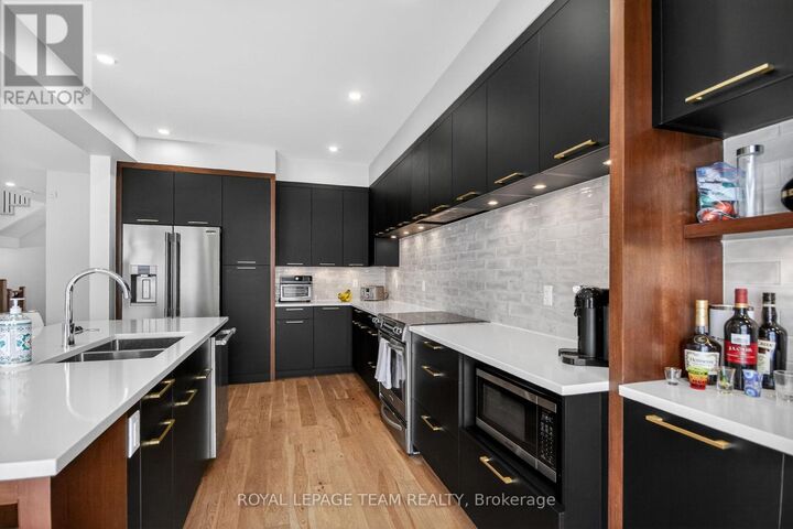 Property Photo: 988 Beckton Heights ON K2S 2X6
