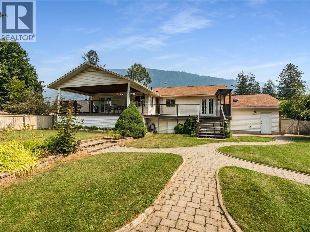 Property Photo: 1328 Glendale Avenue BC V0G 1Z0