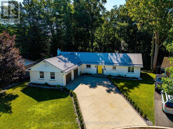 Property Photo: 6 Highland Drive ON N4G 2E9