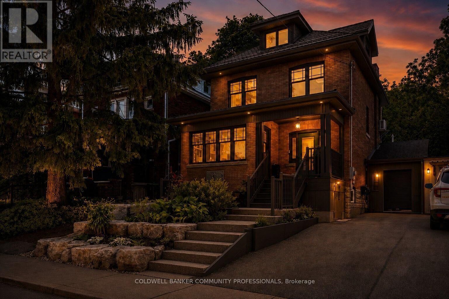 Property Photo: 99 Hillcrest Avenue ON L8P 2X1