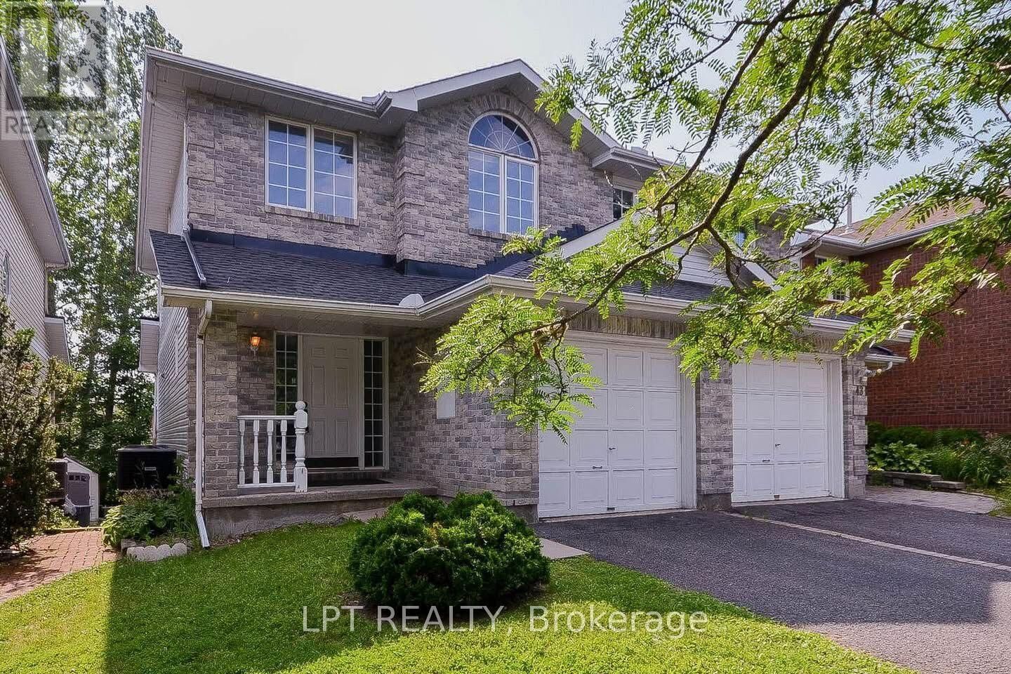 Property Photo: 41 Highmont Court ON K2T 1B3