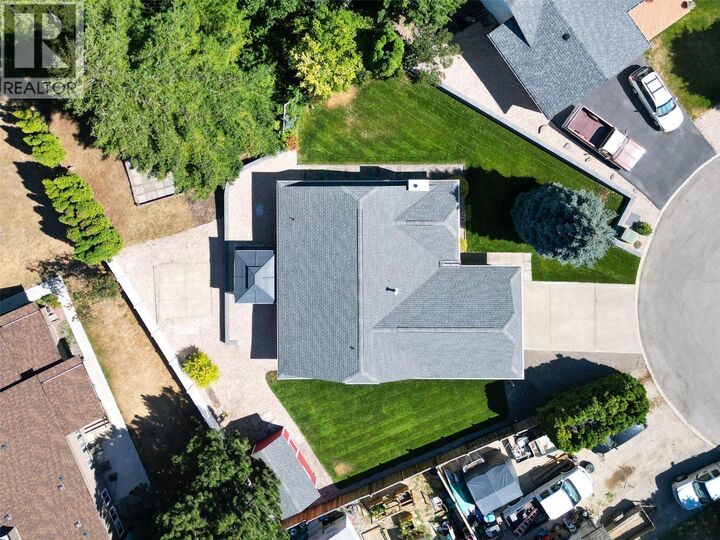 Property Photo: 211 15 Street Northeast BC V1E 1N5