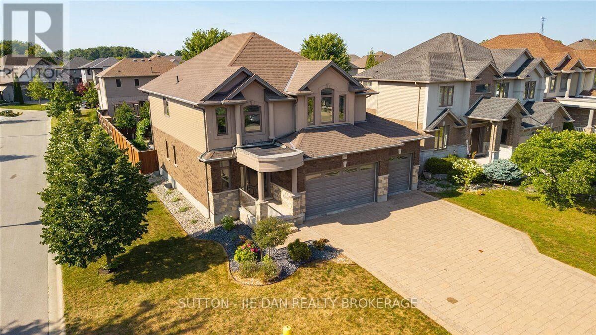 Property Photo: 1304 Eagletrace Drive ON N6G 0E9