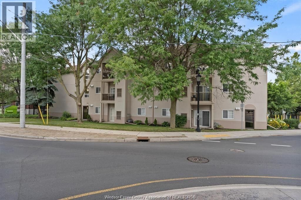 Property Photo: 3000 Sandwich Street 306 ON N9C 4G3