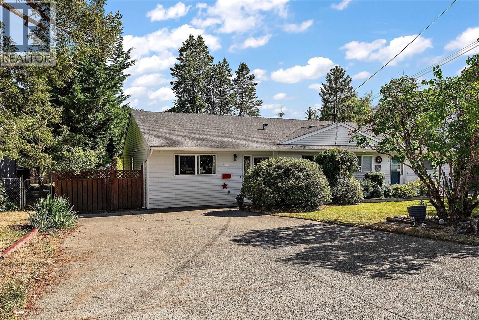Property Photo:  855 Sevenoaks Road  BC V8X 3V8 