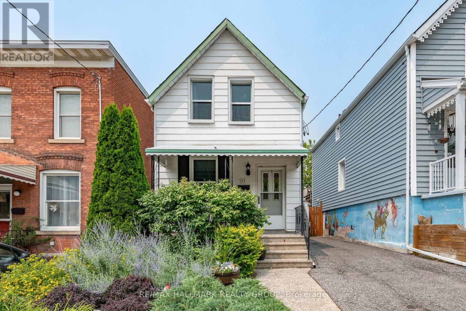 Property Photo: 53 Louisa Street ON K1R 6Y7