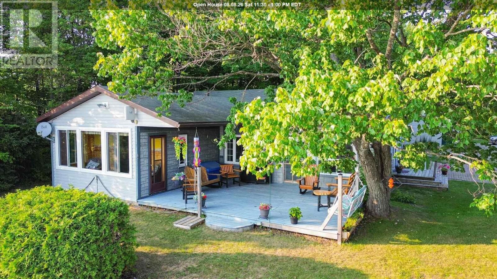 Property Photo: 461 Sunnyside Beach Rd ON P6A 5K8