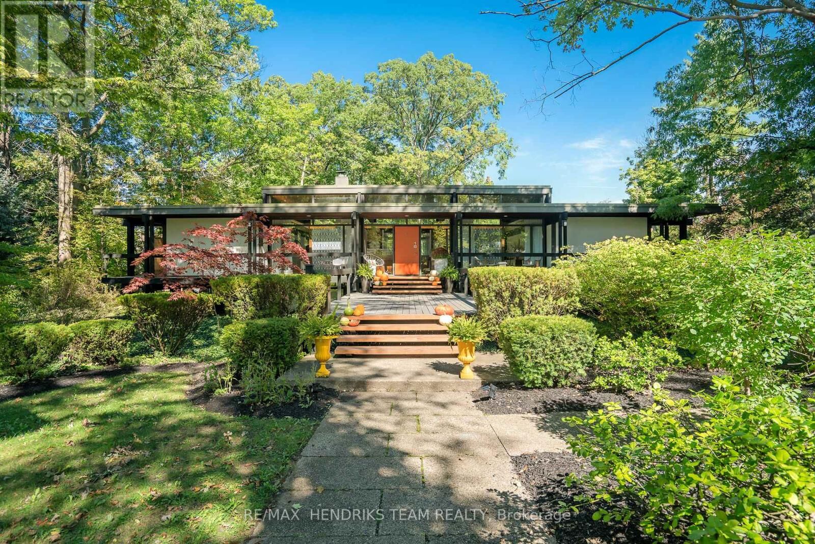 Property Photo: 15 Wood Dale Drive ON L2T 1Y9