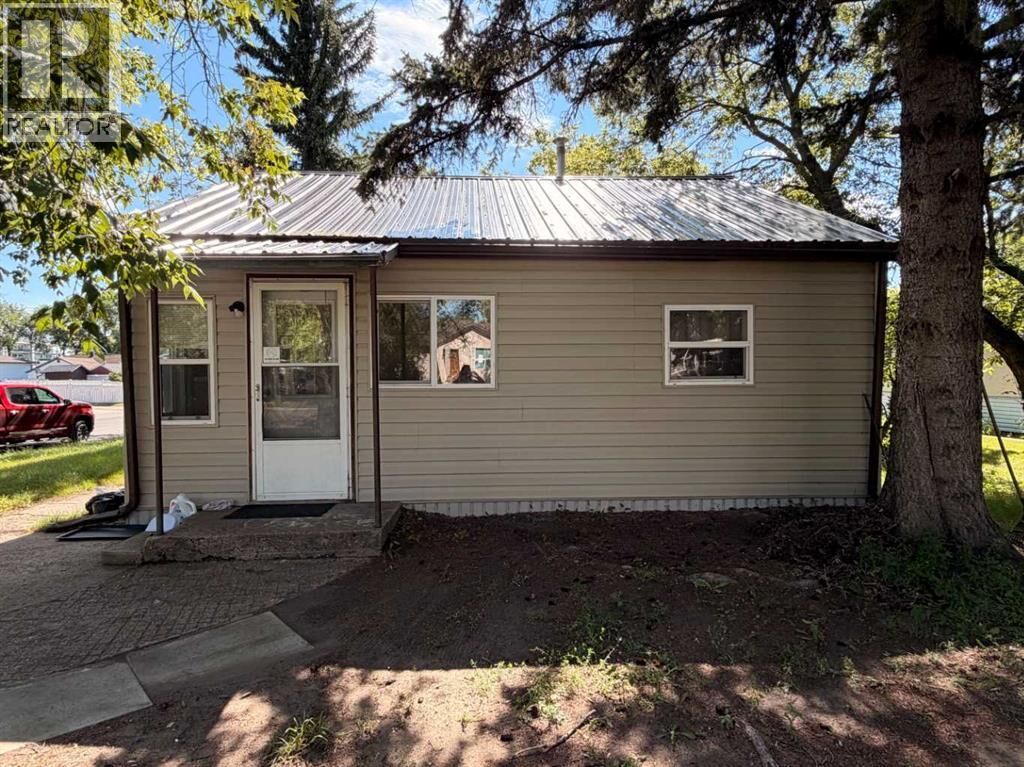Property Photo: 737 6 Avenue AB T9W 1C2