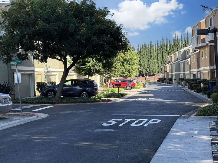 Property Photo:  37886 Bright Cmn  CA 94536 