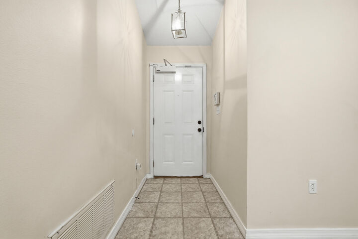 Property Photo: 168 Cabana Way FL 32536