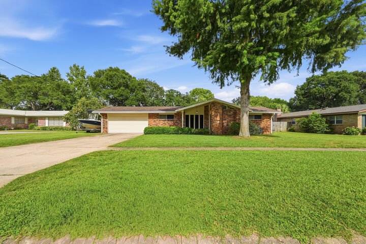 Property Photo:  628 NE Powell Drive  FL 32547 
