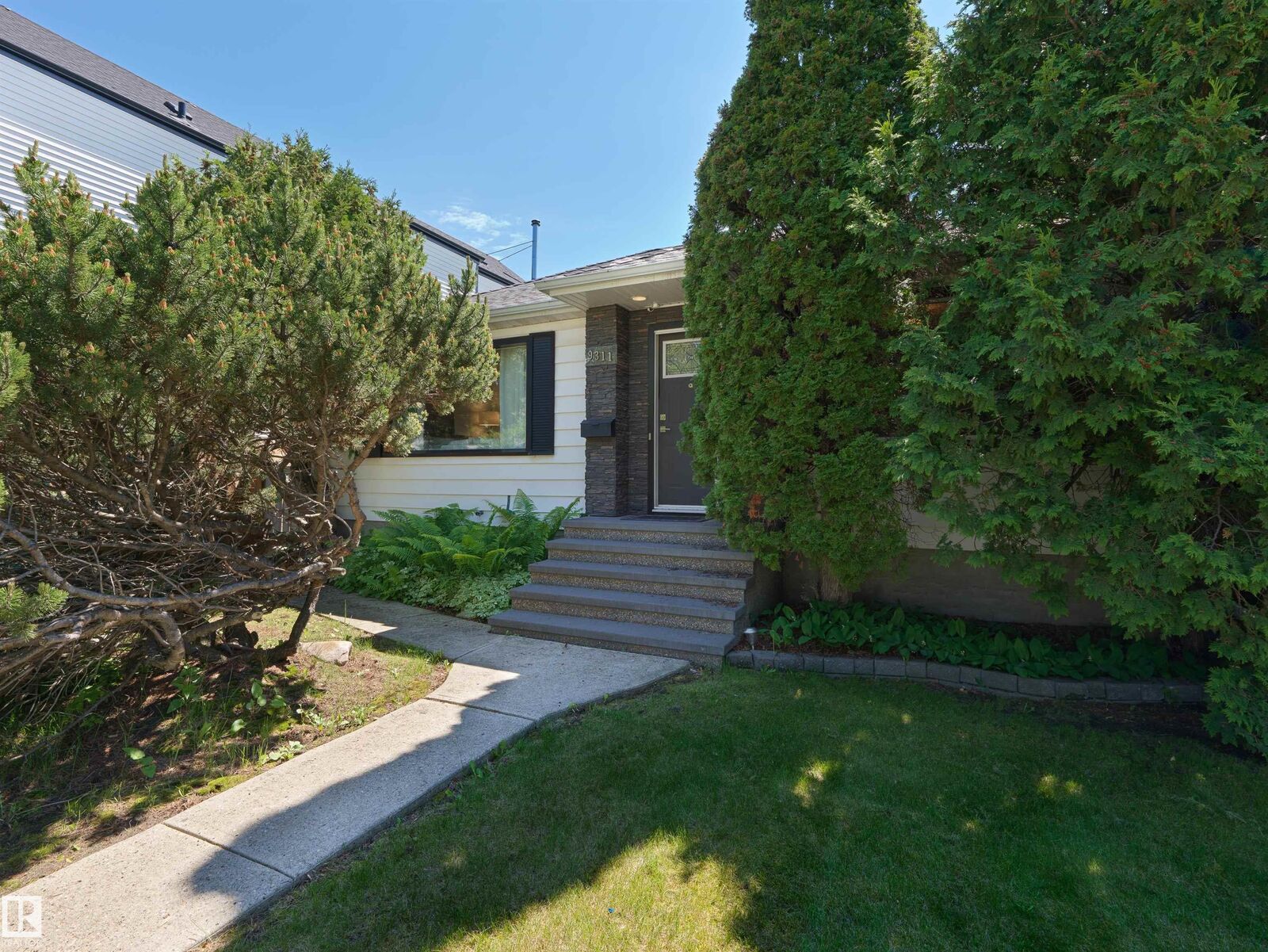 Property Photo:  9311 75 Avenue NW  AB T6E 1H3 