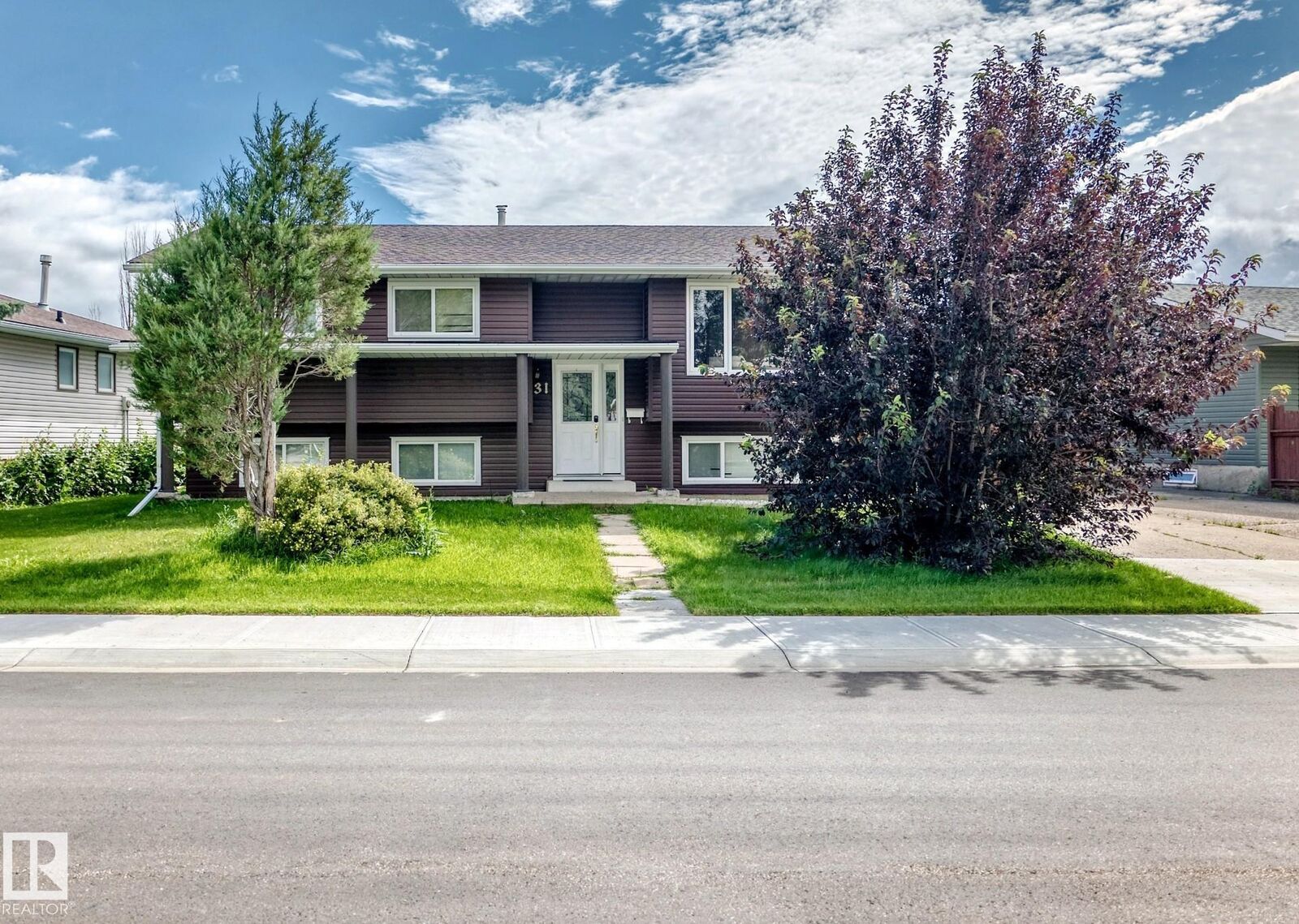 Property Photo:  31 Hughes Road NW  AB T5A 4E1 
