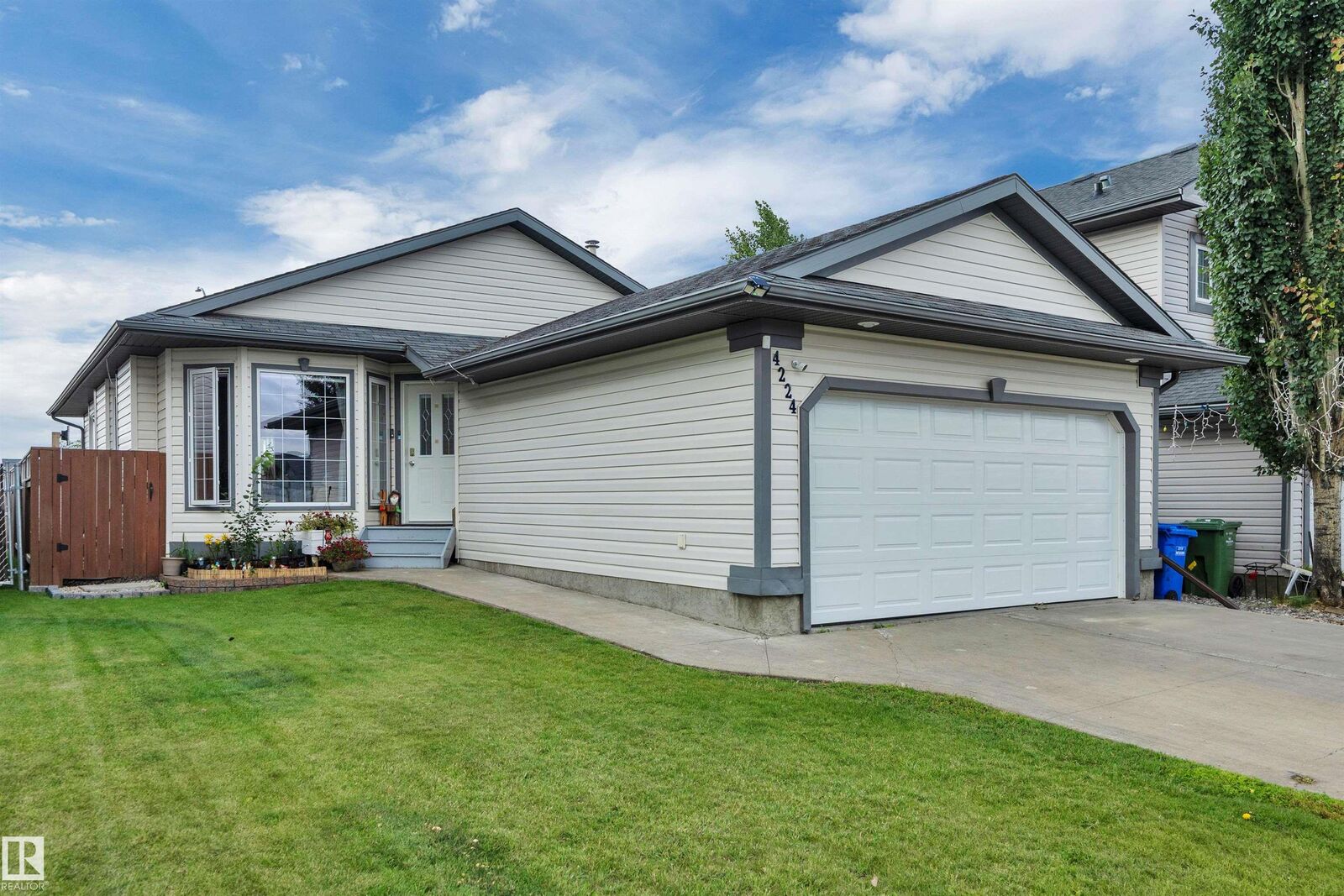 Property Photo: 4224 53 Ave AB T9A 3T1