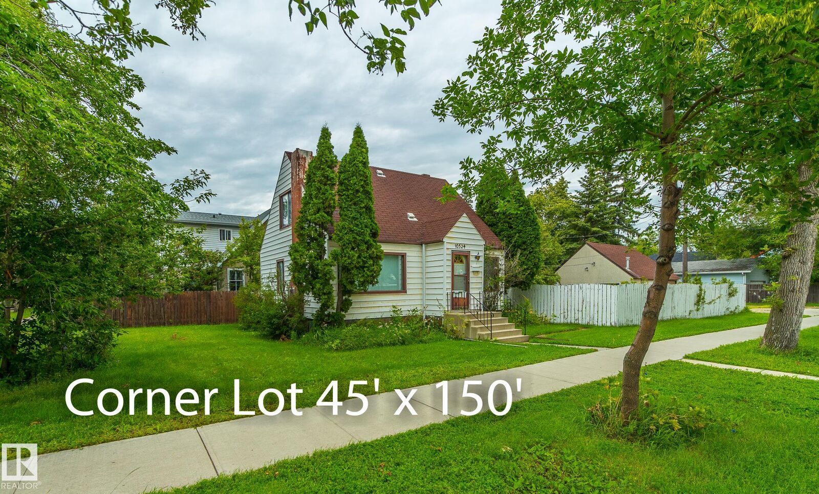 Property Photo:  10524 113 Avenue NW  AB T5G 0J2 