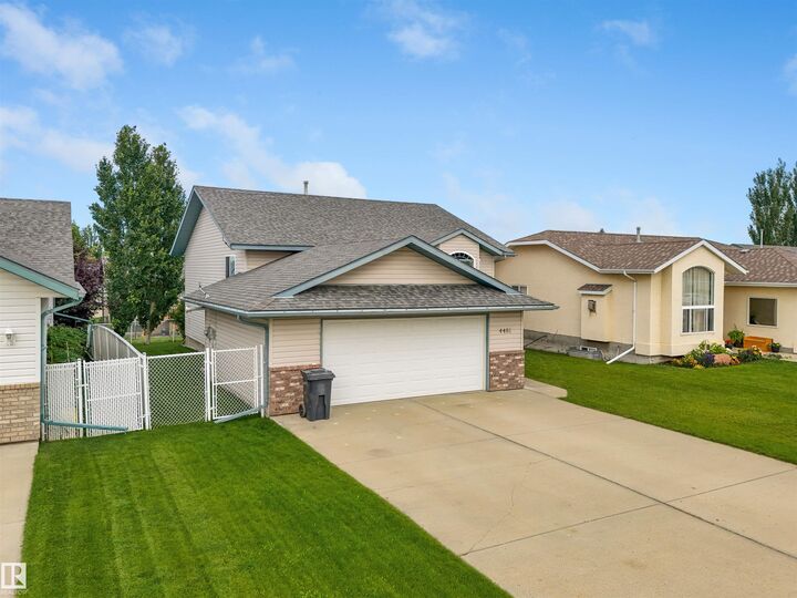 Property Photo: 4481 Beckett Road AB T7A 1T6