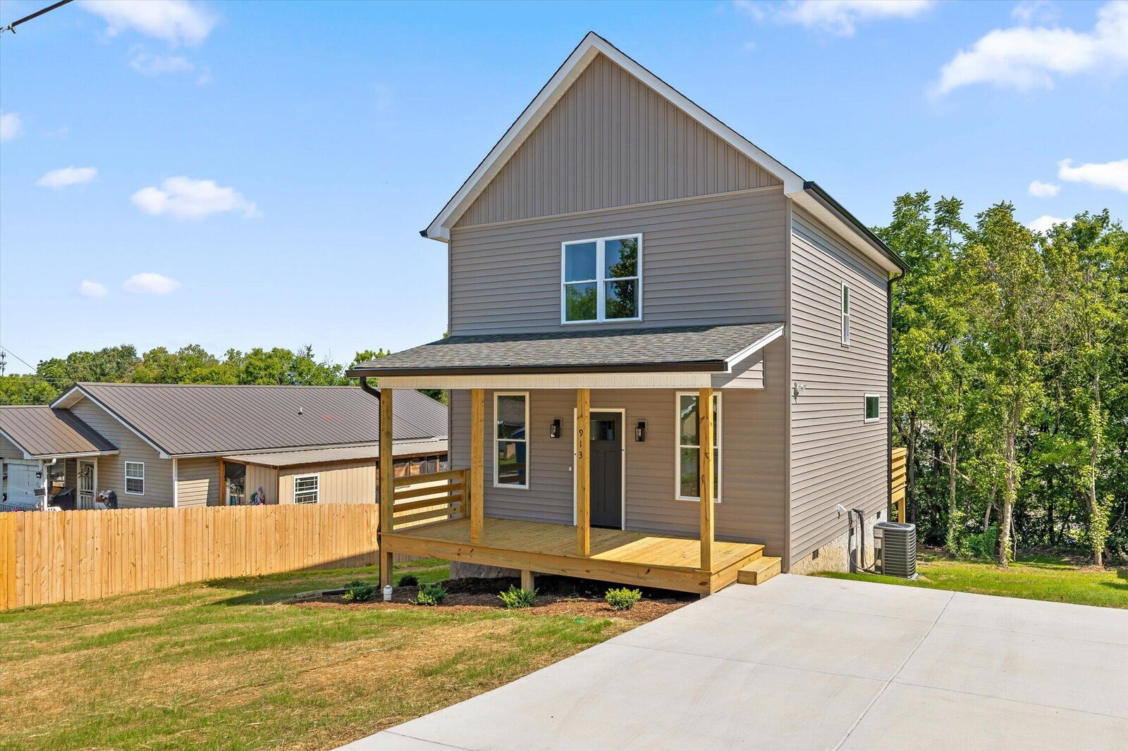 Property Photo:  913 2nd Street NE  TN 37311 