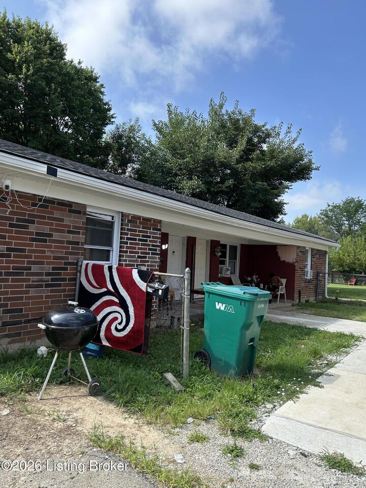 Property Photo: 4617 Beechbrook Rd A &Amp B KY 40218