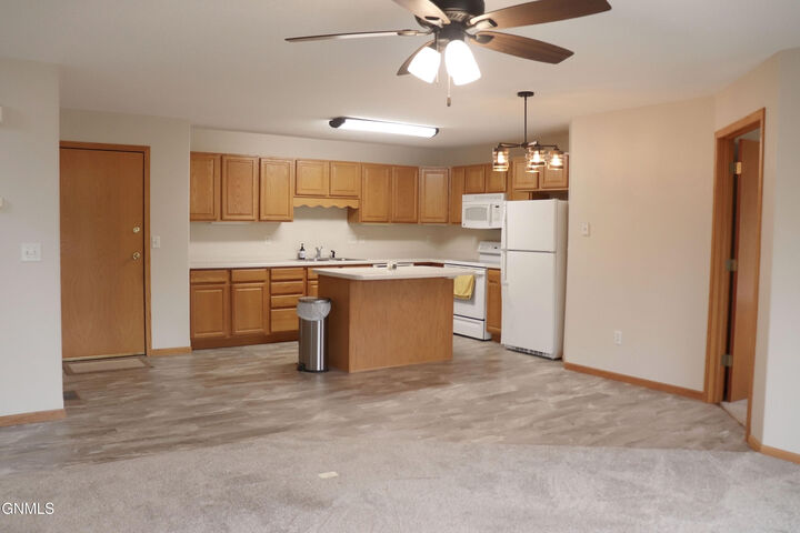 Property Photo:  131 3rd Avenue SE 302  ND 58554 