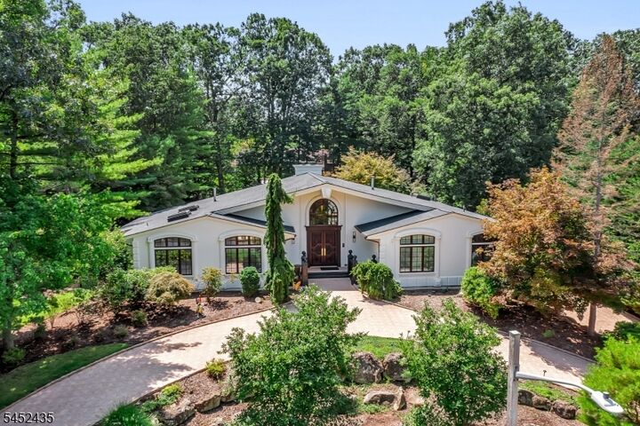 Property Photo:  8 Driftwood Drive  NJ 07039 
