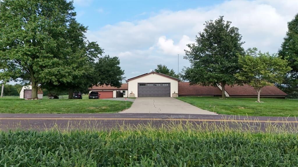 Property Photo: 2727 SE State Route C Highway MO 64443