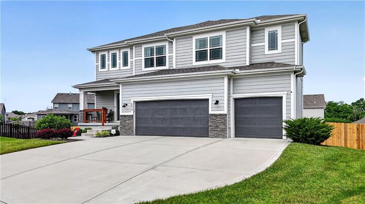 Property Photo: 6619 NW 105th Court MO 64154