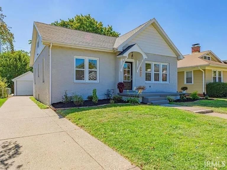 Property Photo:  1917 E Mulberry Street  IN 47714 
