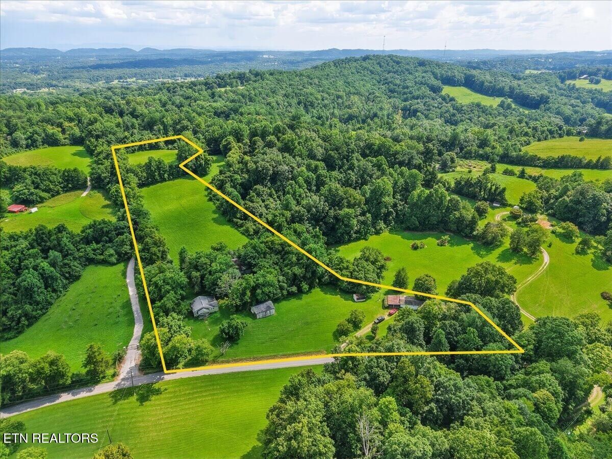 Property Photo:  579 & 565 Harless Rd  TN 37721 