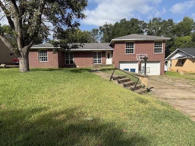 Property Photo: 325 N Van Buren TX 75652