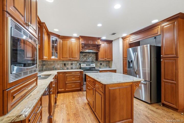 Property Photo:  11 Maple Run Drive  NY 11753 