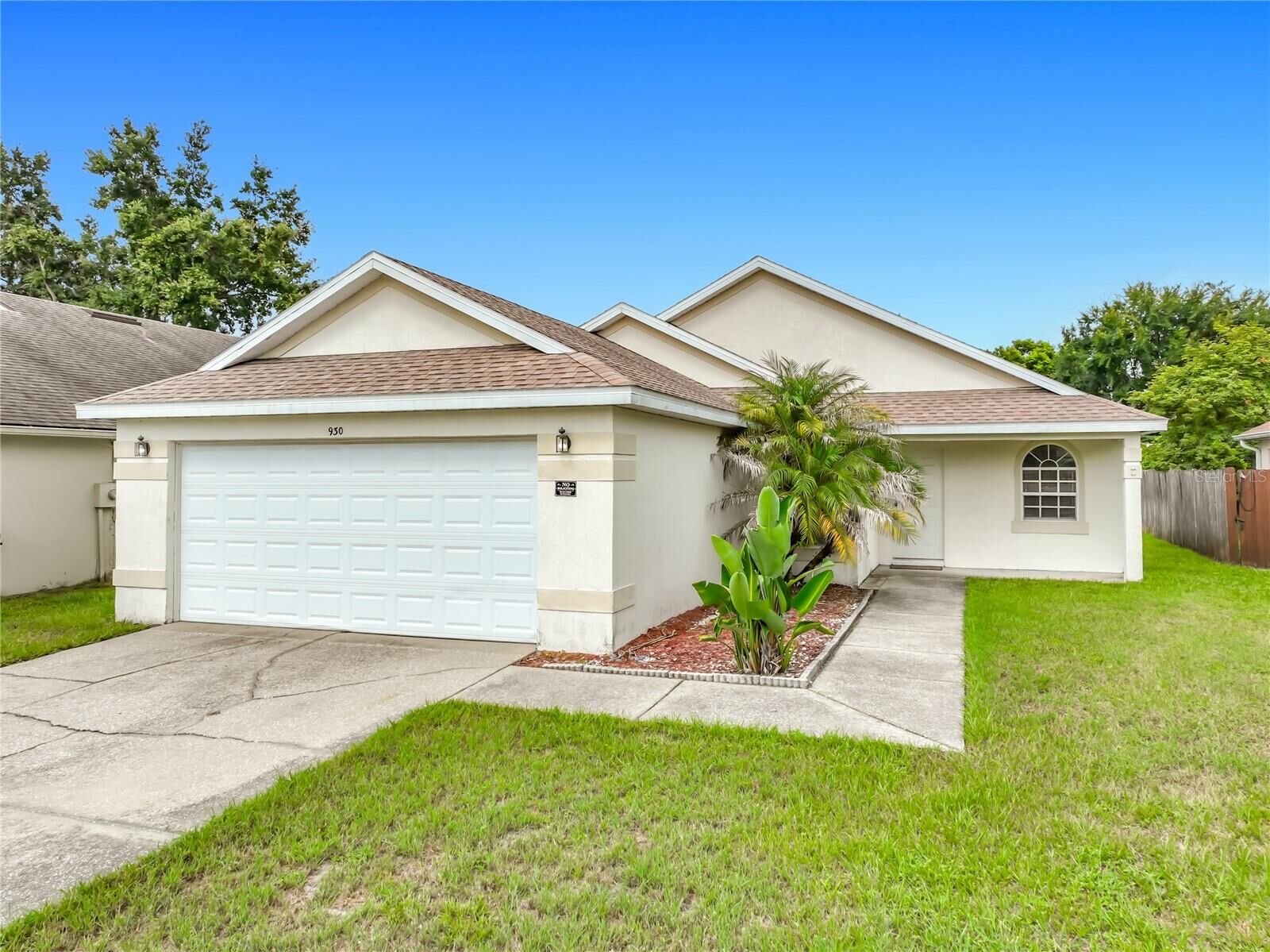 Property Photo:  930 Rivecon Avenue  FL 32825 
