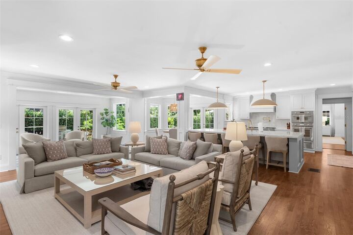 Property Photo:  2418 W Watrous Avenue  FL 33629 