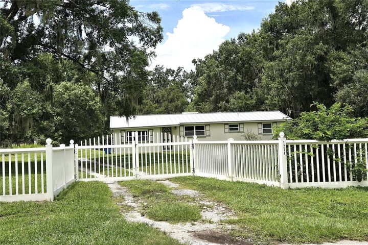 Property Photo: 1214 Jerry Smith Road FL 33527