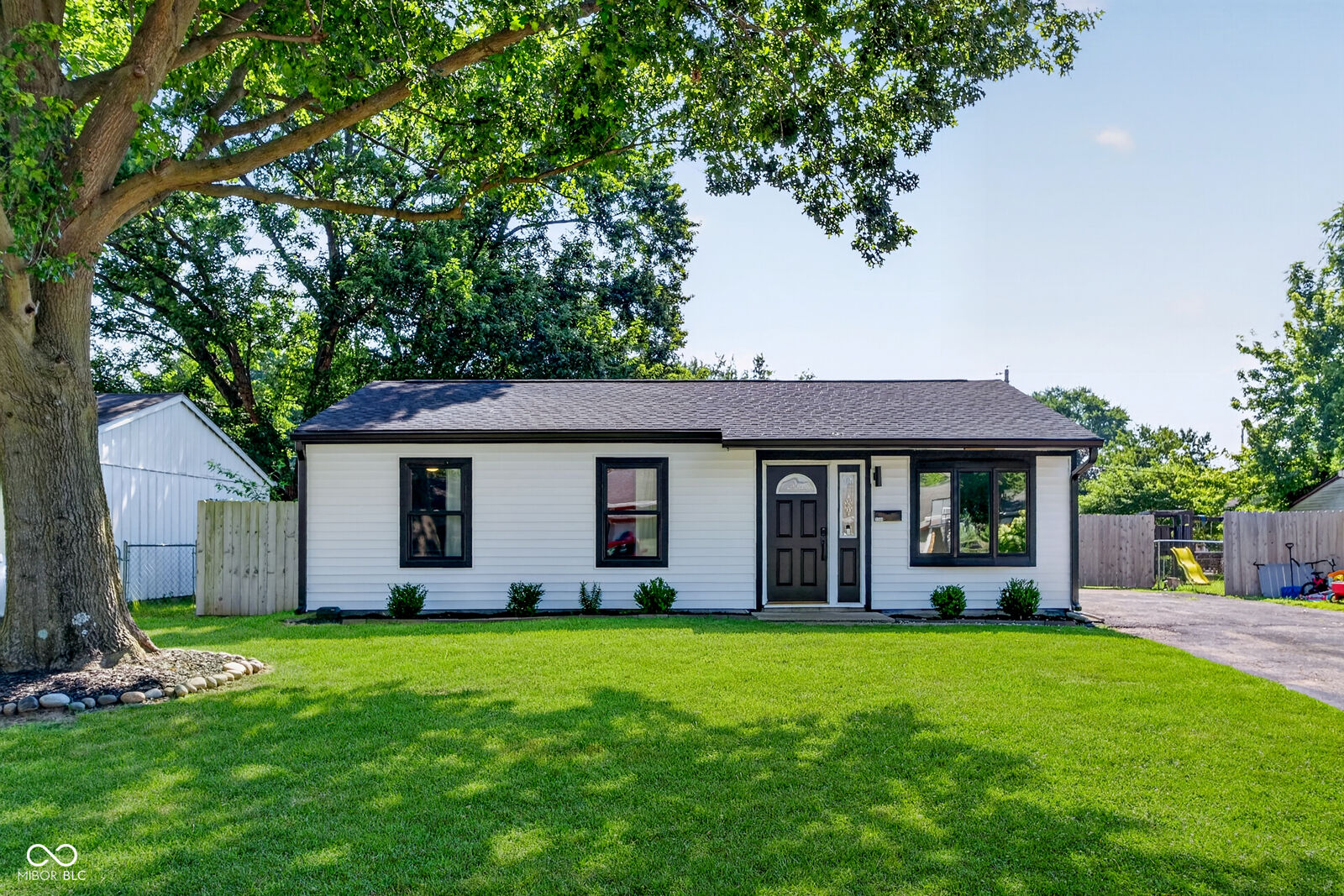 Property Photo: 1564 Hillcrest Drive IN 46060