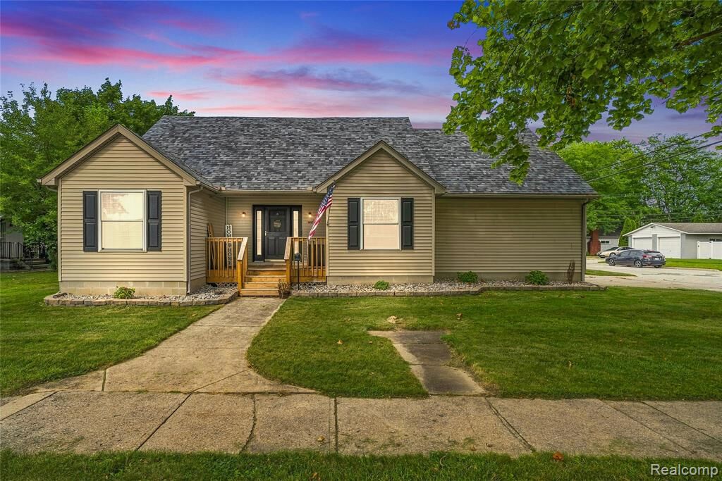 Property Photo:  26312 Ypsilanti Street  MI 48134 1539 