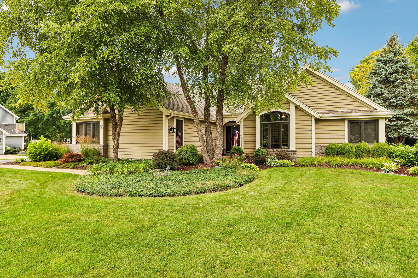 Property Photo: W263n2367 Deer Haven Dr WI 53072