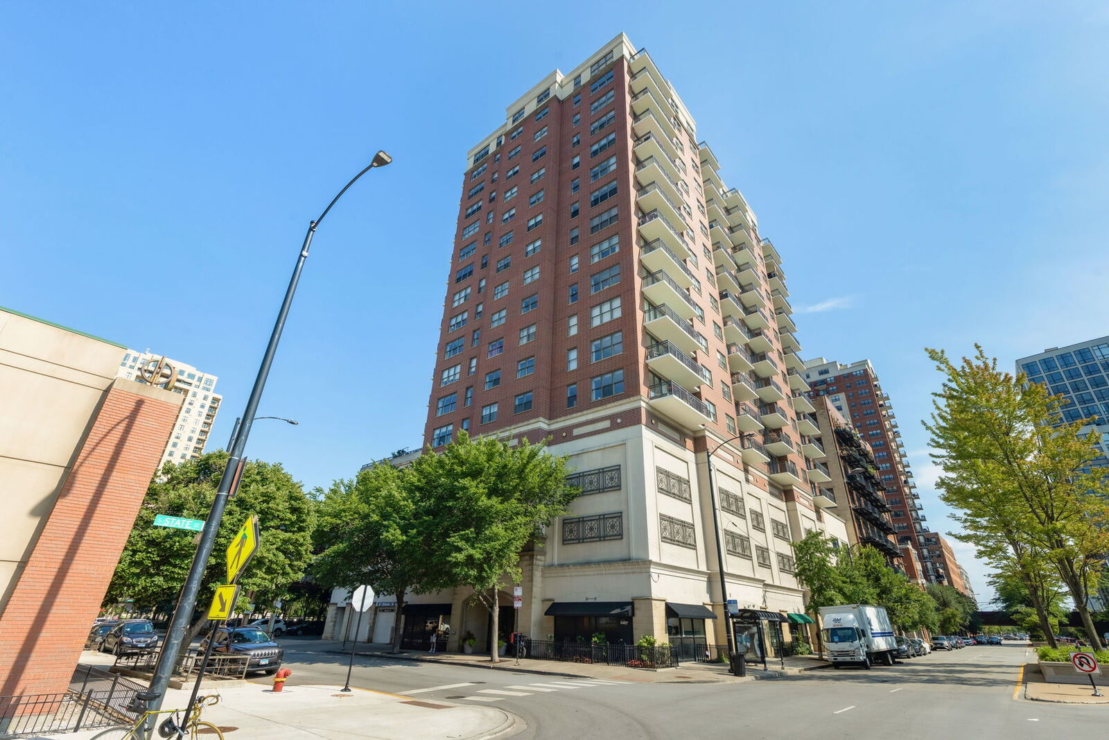Property Photo:  5 E 14th Place 1402  IL 60605 