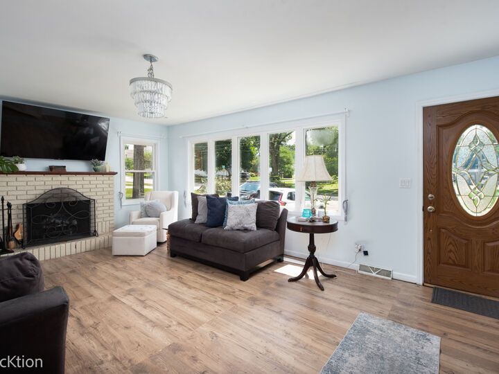 Property Photo:  1515 Hill Avenue  IL 60187 