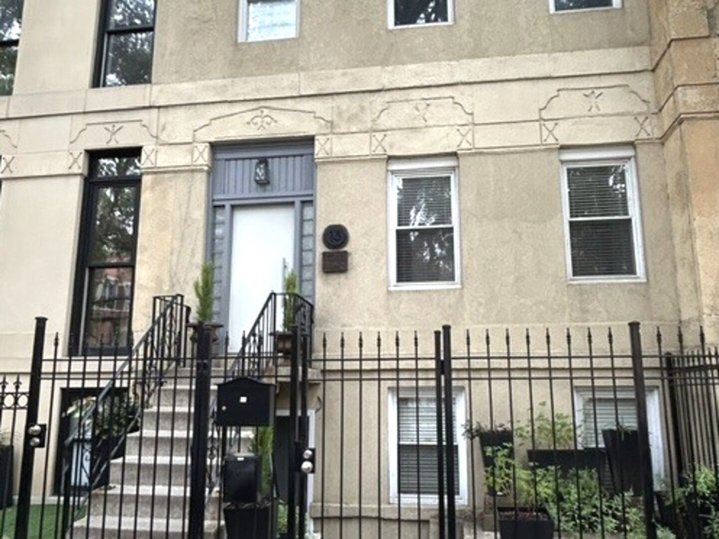 Property Photo:  13 N Ada Street  IL 60607 