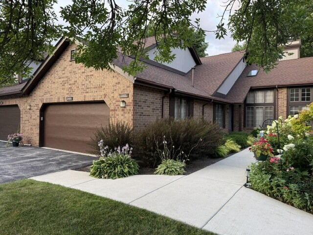 Property Photo: 13485 Turtle Pond Lane 5 IL 60463