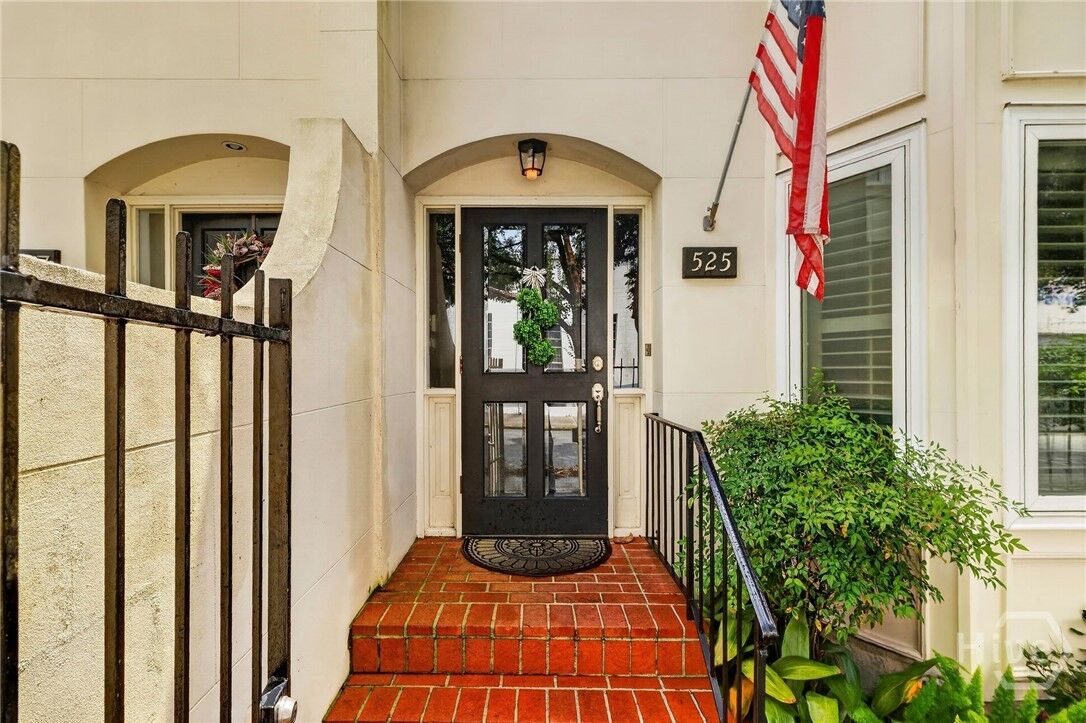 Property Photo:  525 E Broughton Street  GA 31401 