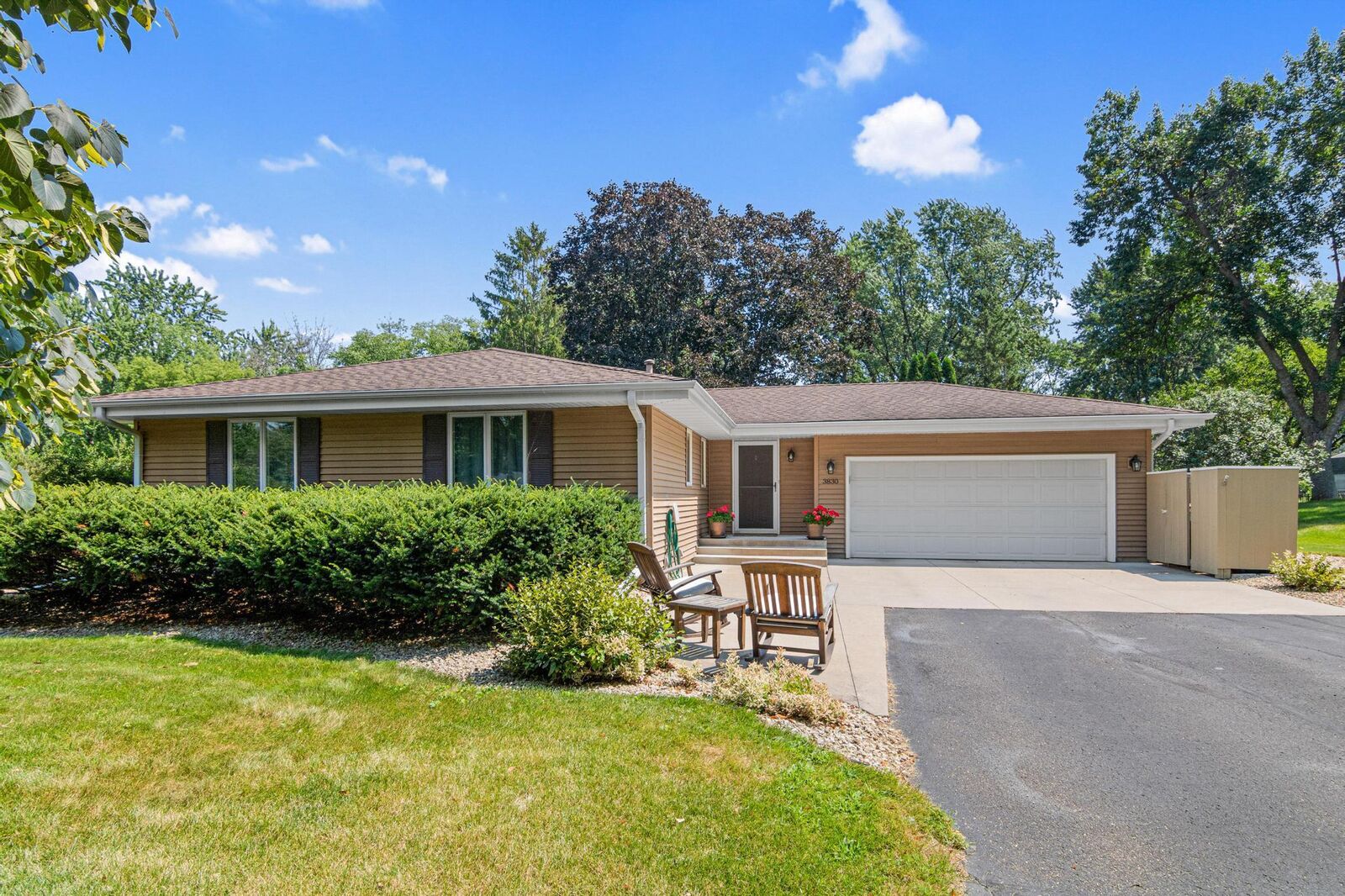 Property Photo: 3830 Saratoga Lane N MN 55441