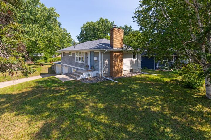 Property Photo:  7729 Plymouth Avenue N  MN 55427 