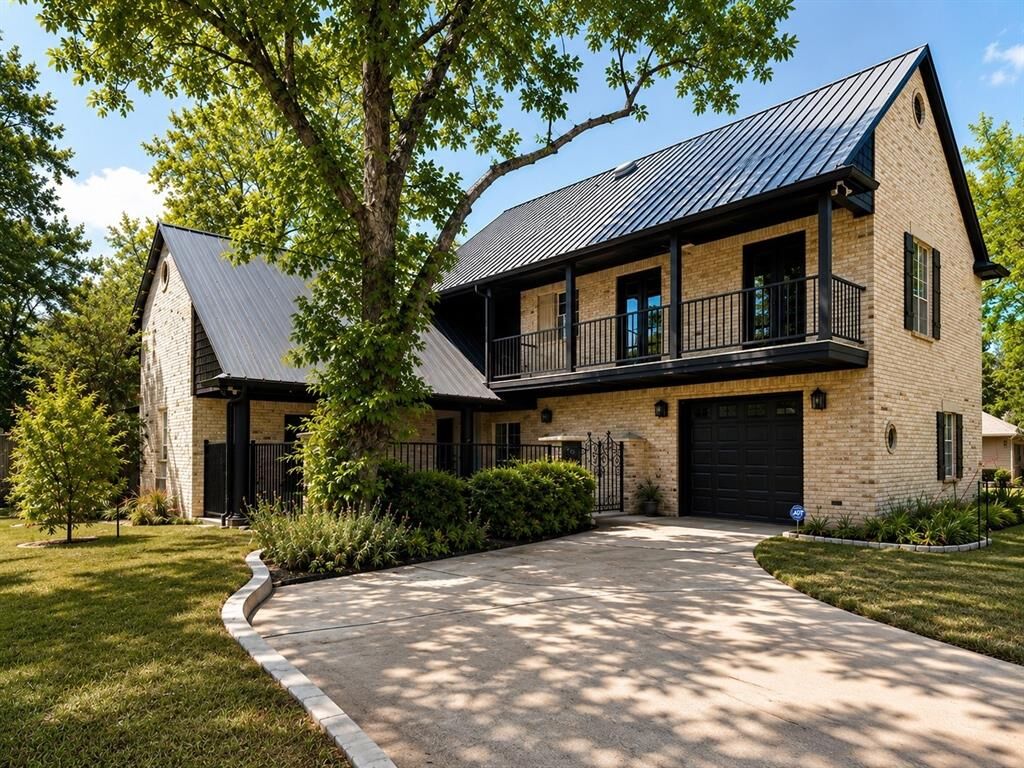 Property Photo: 8903 Ravenswood Road TX 76049