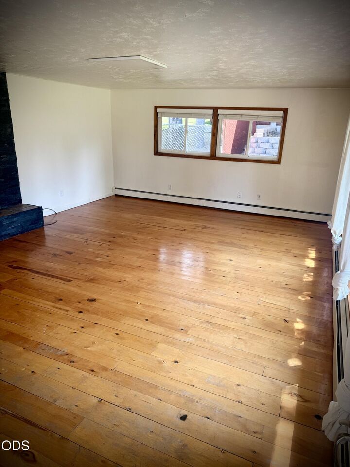 Property Photo: 1845 Lawrence Street OR 97601